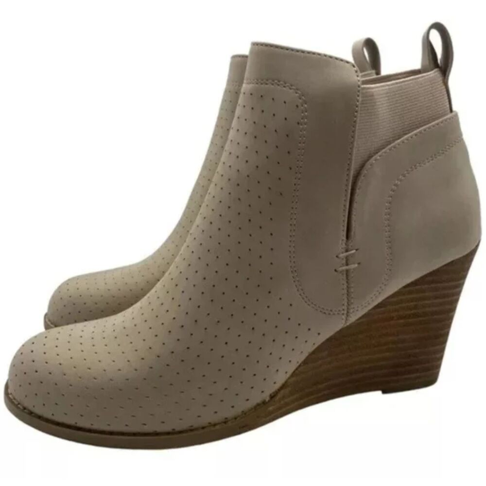 DV by Dolce Vita Gerdy Bootie Beige Size 7.5